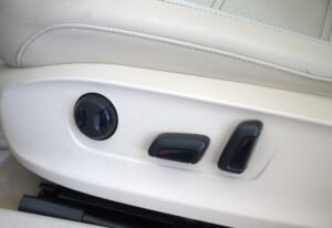 2013-Volkswagen-PASSAT-Luxury-Auto-Plex-18