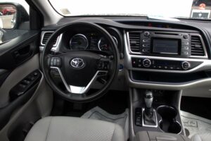2018-Toyota-HIGHLANDER-Luxury-Auto-Plex-12