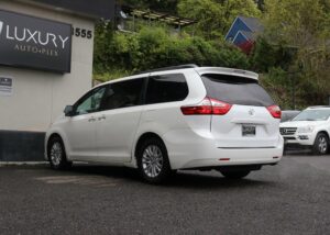 2017-Toyota-SIENNA-Luxury-Auto-Plex-5