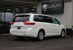 2017-Toyota-SIENNA-Luxury-Auto-Plex-6