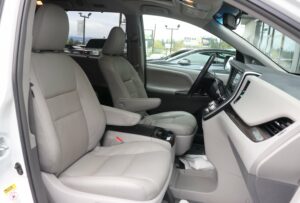 2017-Toyota-SIENNA-Luxury-Auto-Plex-8