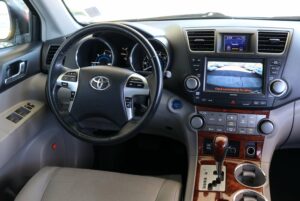 2011-Toyota-HIGHLANDER-Luxury-Auto-Plex-14