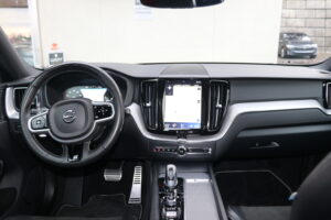 2019-Volvo-XC60-Luxury-Auto-Plex-27