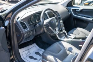 2016-Volvo-XC60-Luxury-Auto-Plex-12