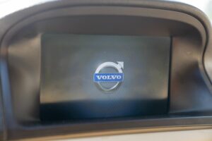 2012-Volvo-XC70-Luxury-Auto-Plex-17