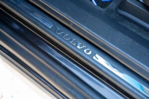 2013-Volvo-XC90-Luxury-Auto-Plex-23