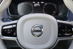 2016-Volvo-XC90-Luxury-Auto-Plex-25