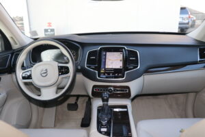 2016-Volvo-XC90-Luxury-Auto-Plex-28