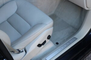 2016-Volvo-XC90-Luxury-Auto-Plex-39